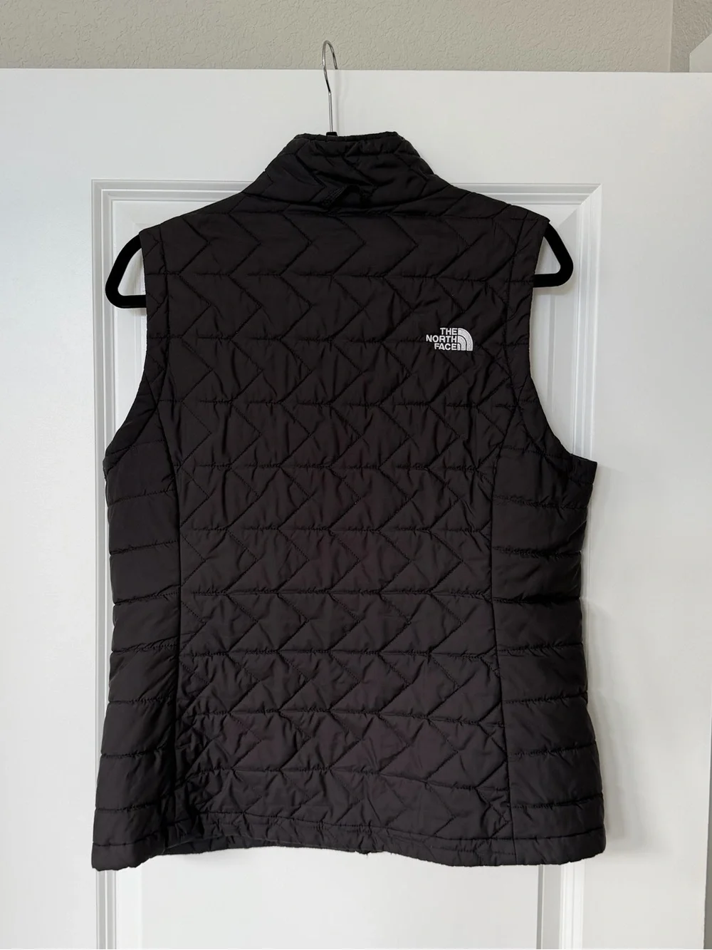 The North Face Women's Quilted Vest - Black - Picture 3 of 4
